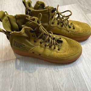 Nike SF Air Force One mid goddess of victory, green khaki Air Force ones s